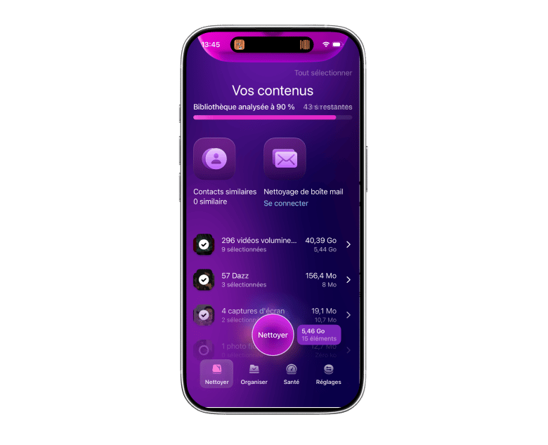 Interface de CleanMy®Phone regroupant les photos en double et similaires en clusters sur iPhone pour nettoyage rapide, disponible sur Setapp Interface de CleanMy®Phone regroupant les photos en double et similaires en clusters sur iPhone pour nettoyage rapide, disponible sur Setapp